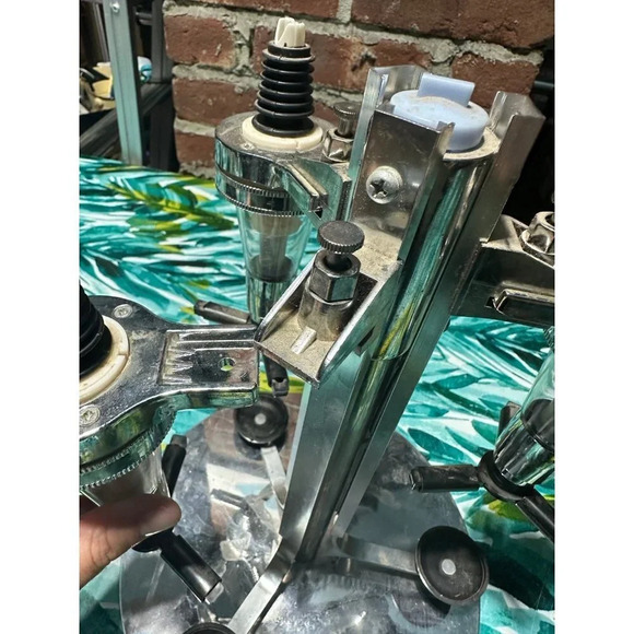3 Bottle Revolving Liquor Dispenser - Picture 4 of 6